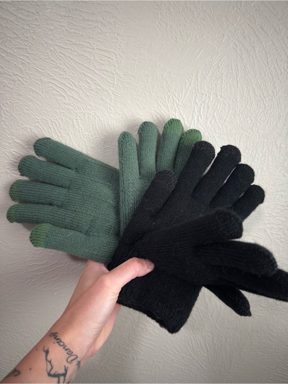 2x Gloves